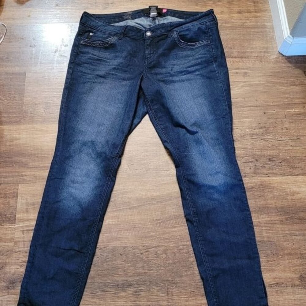 Torrid denim jeans size 18 blue FLAW on front pocket